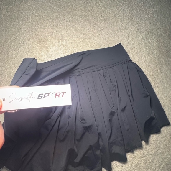 Women's Black Skurt Skirt with Shorts - Picture 2 of 3